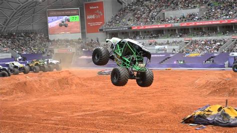 Grave Digger Final Freestyle In Melbourne And Huge Crash Youtube