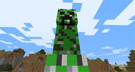 Giant Creeper Statue Screenshots Show Your Creation