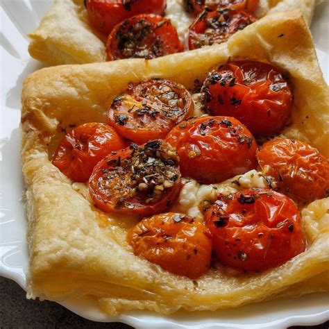Tomato Puff Pastry Tart A Quick And Deightful Vegetarian Appetizer