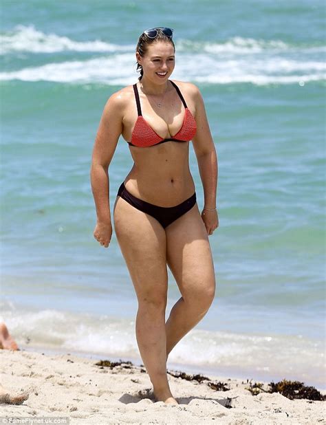 Iskra Lawrence Shows Off Her Incredible Hourglass Figure In A Sizzling