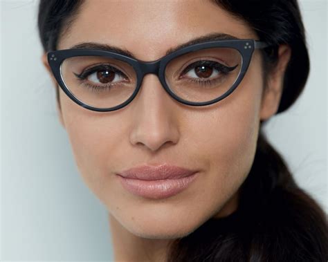 How To Perfect The Cats Eye Flick Loveglasses Specsavers Uk