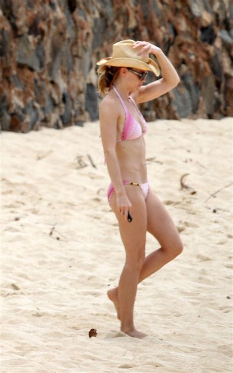 Top News In Hilary Swank Hawaiian Bikini Babe