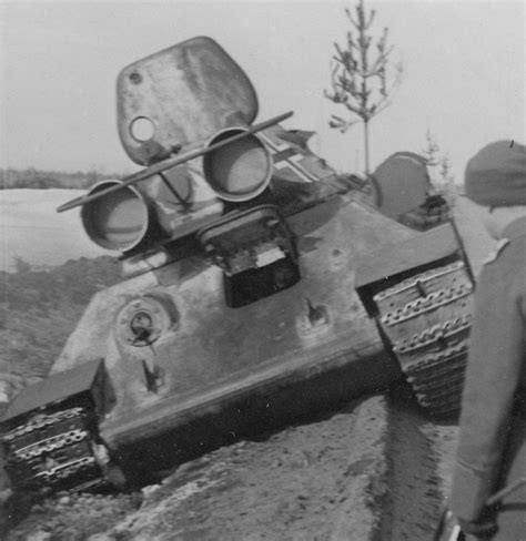 Rare Photo German Soldiers Examine A Seemingly Abandoned Beutepanzer