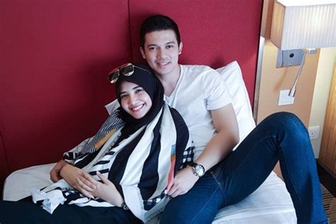Bahkan dia juga sempat meminta shireen untuk menjauhi irwansyah karena dinilai. 10 Potret Pacaran Halal ala Zaskia Sungkar & Irwansyah Ini ...