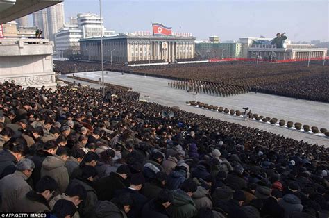 Kim Jong Un North Korean Mourners Pack Pyongyang Plaza To Anoint New Supreme Leader Daily