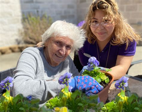 Horticultural Therapy For Those With Dementia The Arbors Assisted