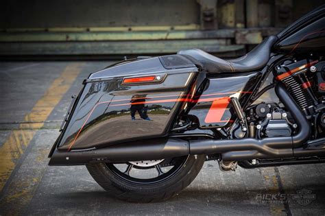Rick`s Motorcycles King Size Cvo Road Glide