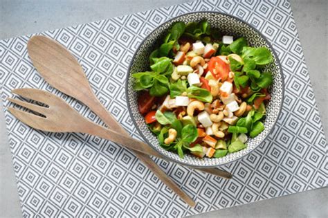 Salade Met Gerookte Kip Avocado En Pijnboompitjes