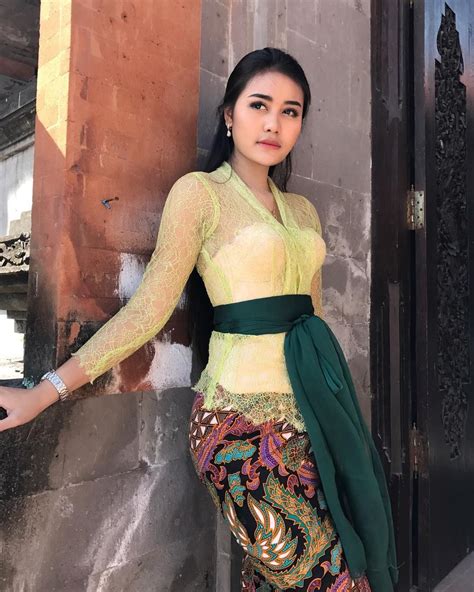 Ayu Sintya Dewiさんはinstagramを利用しています「😇」 Kebaya Bali Kebaya Dress Kebaya Brokat Batik Fashion