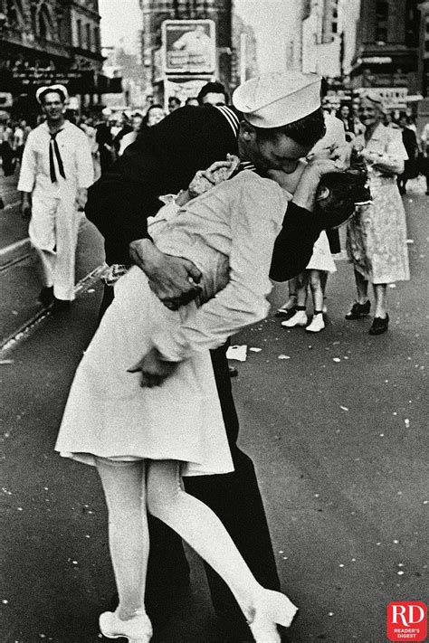 True Stories Behind 23 Of The Most Iconic Photos In American History Iconic Photos American