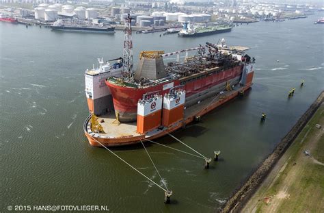 'boskalis had already announced a few years before that it could transport another cruise vessel the loading operation was a genuine precision job. Zwitserw Maritiem: Dockwise Vanguard verscheept Armada ...