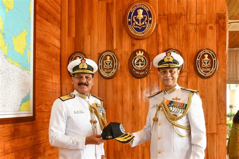 Vice Admiral Sanjay J Singh Takes Over As Flag Officer Commanding In