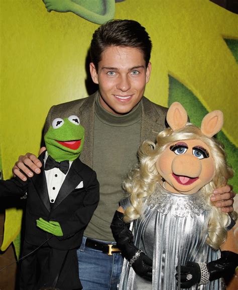 The Muppets Premiere Pictures Of Celebrities With Miss Piggy Kermit