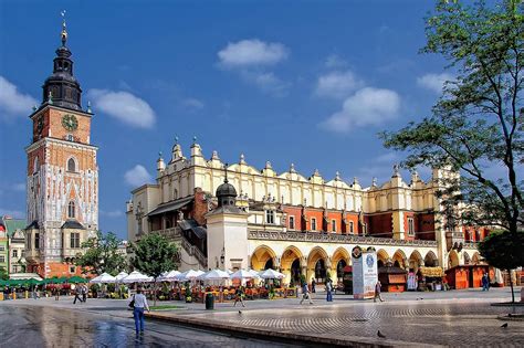 Compare the local time of two timezones, countries or cities of the world. Tips for Visiting Kraków, Poland in July