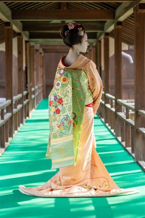 pin by ＠ on 和美紗美 traditional japanese kimono japanese geisha japanese traditional dress