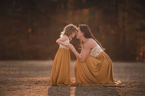 11 Gorgeous Mommy And Me Photoshoot Ideas