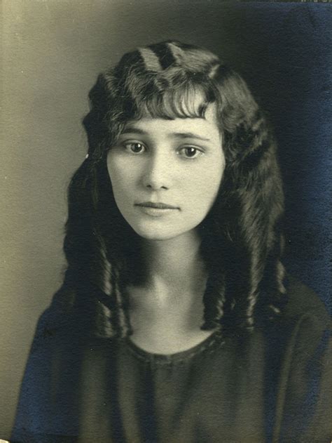 20 Charming Vintage Portrait Snapshots Of Teen Girls In The 1910s