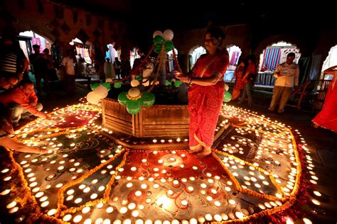 Dates of deepavali in 2021, 2022 and beyond, plus further information about deepavali. What is Diwali? The Hindu, Sikh and Jain Festival of Light ...