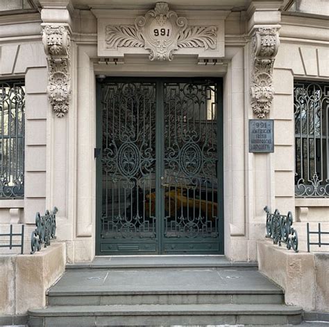 See Inside One Of Manhattans Last Gilded Age Mansions 991 Fifth Ave