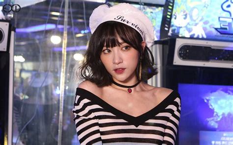 It doesn't take a rocket scientist to understand why. EXID Member Hani's Viral "Up and Down" Fancam Exceeds 20 ...