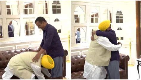after aap s massive victory in punjab bhagwant mann touches arvind kejriwal s feet in first