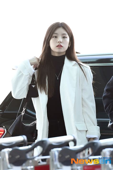 2시간전 너무 공격적으로 들어오는 밍선하 ㄷㄷ. 있지 예지 '작은 얼굴에 꽉 찬 예쁨'포토엔HD - 손에 잡히는 ...