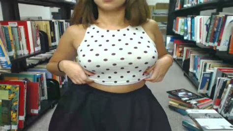 bella universitaria muestra sus atributos en webcam youtube