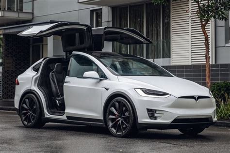 Mobil Listrik Tesla Model X Bisa Dibobol Via Bluetooth