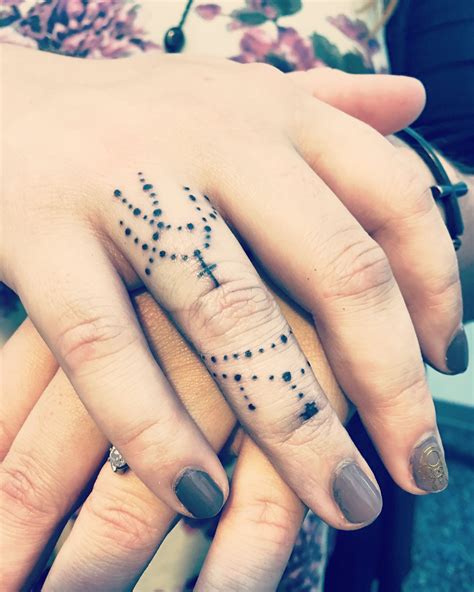 Crossed fingers, crossed fingers tattoo, finger crossed, minimal tattoo, minimal tattoo idea, tattoo idea. Cross finger bead tattoo | Cute finger tattoos, Finger ...
