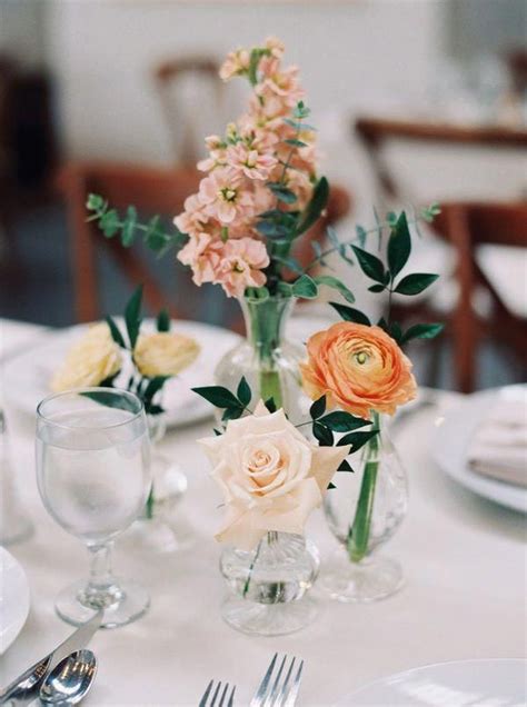 35 Lovely Bud Vase Centerpiece Decor Ideas For Your Dining Table
