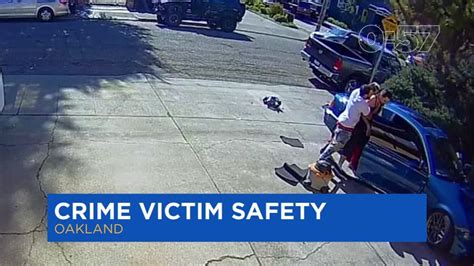 Watch In 60 Seconds Oakland Man Robbed At Gunpoint Car Break In