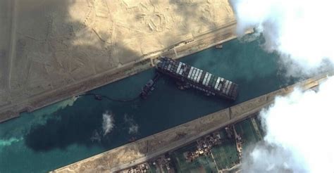 Canale di Suez, perché la Ever Given sta bloccando il 10% del commercio