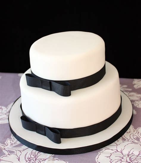 It's so simple a small child could make it. Black & White Wedding Cake | Flickr - Photo Sharing!