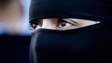 Judge Orders Muslim Woman To Remove Veil During High Court Dispute
