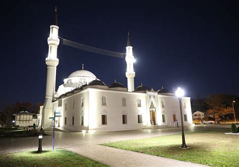 Diyanet Center Of America Serves As Safe Island For The Turkish