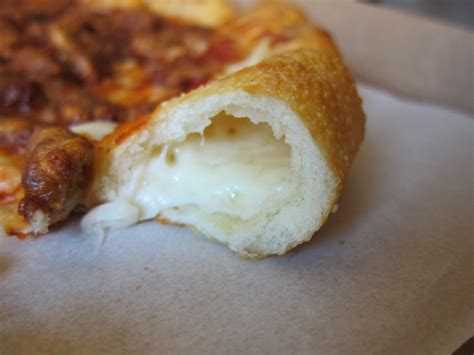 Review Pizza Hut 3 Cheese Stuffed Crust Pizza