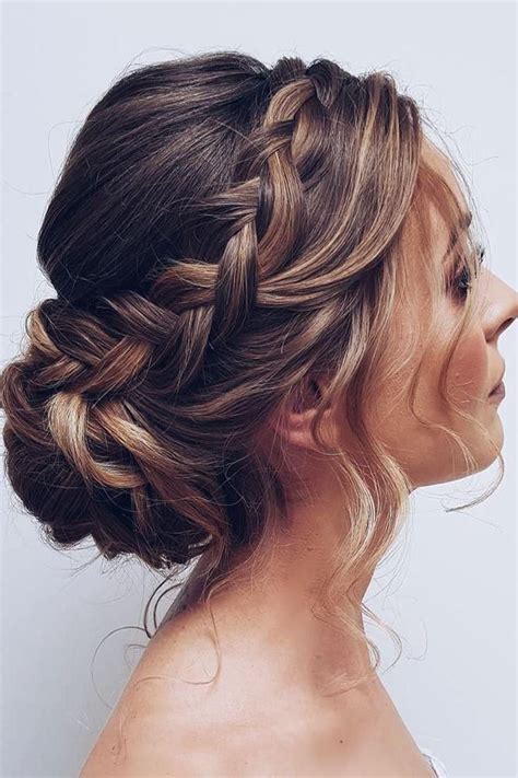 This Bridal Hairstyle For Medium Length Hair For New Style Stunning And Glamour Bridal Haircuts