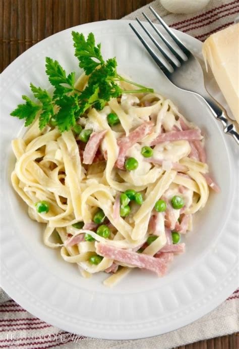 Rich And Creamy Fettuccine Alfredo With Ham And Peas