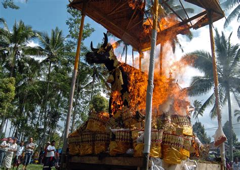 Wow Upacara Ngaben Agama Hindu Di Bali Indonesia Travel