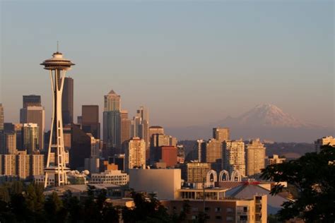Seattle Cityscape Mount Rainier Space Needle Sunset Hd Wallpapers Desktop And Mobile