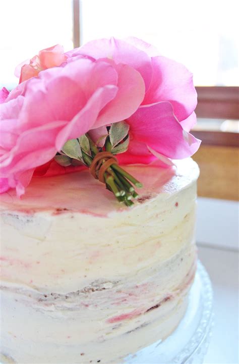 Decorating A Cake With Fresh Flowers Fresh Flower Cake Wedding Cakes