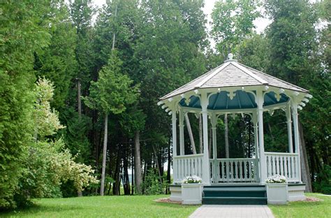 His struggle of staying with his true love, and leaving the present world. Free Things to do on Mackinac Island: Travel in Michigan