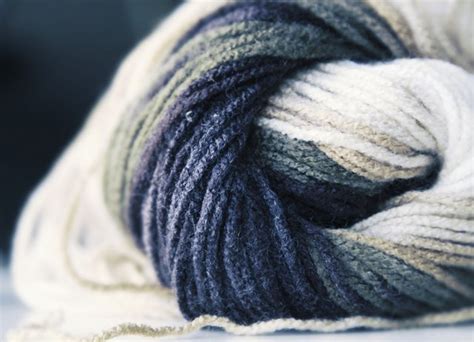 It can be variable in thickness from very thin (fingering or lacey) through to really quite thick (bulky yarn can be made from different materials but usually is acrylic with or without polyester, silk, wool, cotton in it or some other fibre depending on. What Is a Staple Yarn? | eHow
