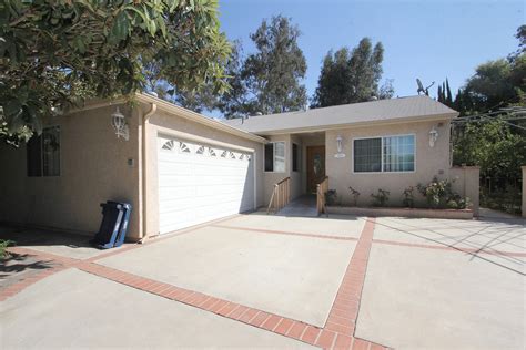 Beautiful single-family home for sale in Van Nuys! This 4-bedroom, 3