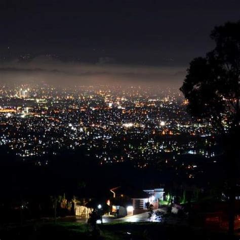 Foto pemandangan malam yang indah berikut diperoleh daripada pemilik berikut : 7 Wisata Malam Bandung Yang Sayang Dilewatkan Murah Meriah
