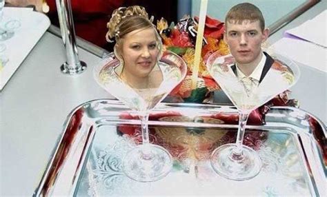 22 Awkward And Inappropriate Wedding Photos