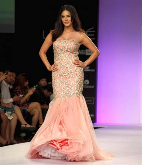 Sunny Leone Scorches Ramp In Designer Jyotsana Tiwaris Peach Pink Gown At Lakme Fashion Week