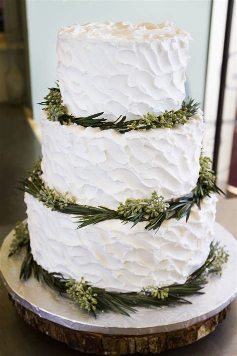 A Beautiful Winter Wedding Cake With Lots Of Greenery Cake 141
