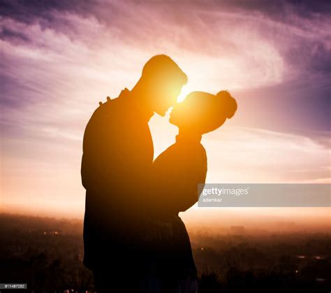 Couple Divers Engagement Silhouettes Au Coucher Du Soleil Photo Getty