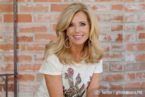 beth moore leaves the sbc saying i can no longer identify with southern baptists